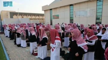 فئات مستثناة.. شروط صرف إعانات الطلاب في المدارس السعودية تثير تفاعلاً واسعاً